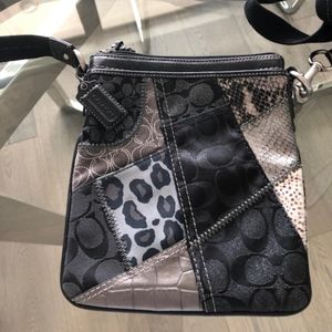 Messenger Crossbody in Signature Jacquard Pattern